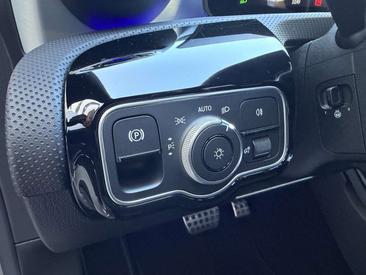 Mercedes CLA 200 Night Edition — photo 33