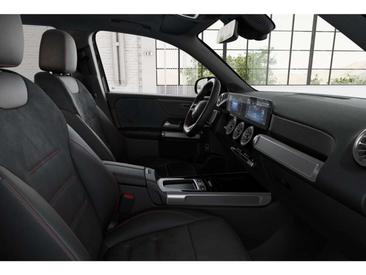 Mercedes GLB 200 — photo 9