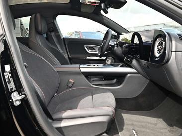 Mercedes CLA 220 AMG Line — photo 2