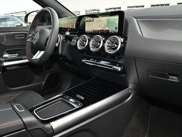 Mercedes GLA 200 AMG Line — photo 8