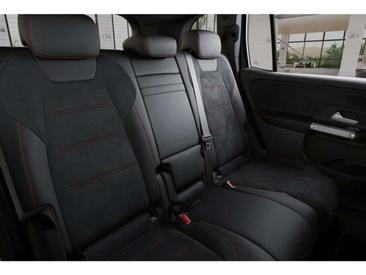 Mercedes GLB 200 — photo 10