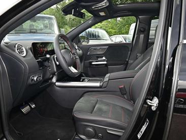 Mercedes GLA 200 AMG Line — photo 9