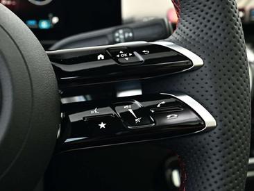 Mercedes GLA 200 AMG Line — photo 17
