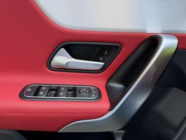 Mercedes CLA 200 — photo 32