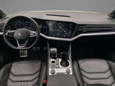 Volkswagen Touareg EHybrid R — photo 11