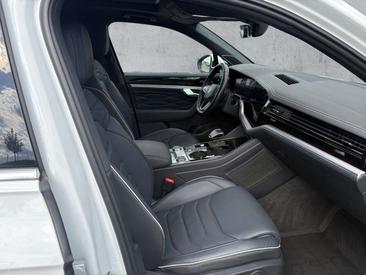 Volkswagen Touareg EHybrid — photo 12