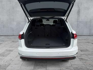 Volkswagen Touareg EHybrid — photo 13