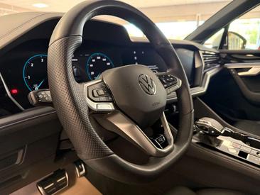 Volkswagen Touareg TDI R-Line — photo 8