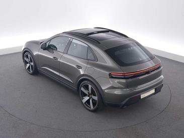 Porsche Macan 4S — photo 9