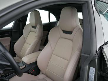 Porsche Macan 4S — photo 10
