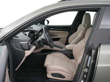 Porsche Macan 4S — photo 11