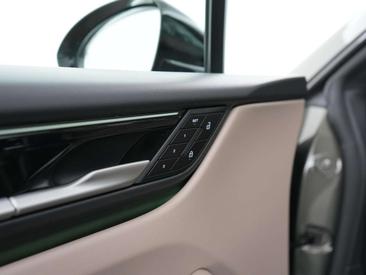 Porsche Macan 4S — photo 13