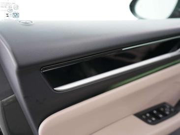 Porsche Macan 4S — photo 14