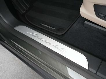Porsche Macan 4S — photo 18