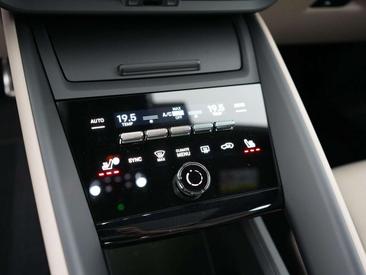 Porsche Macan 4S — photo 25