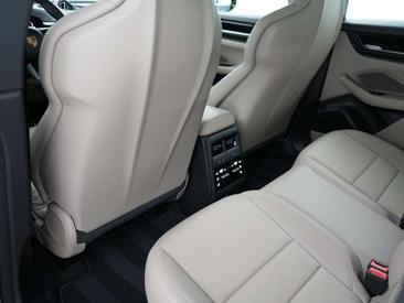 Porsche Macan 4S — photo 28
