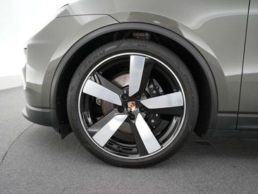 Porsche Macan 4S — photo 37