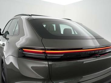 Porsche Macan 4S — photo 40