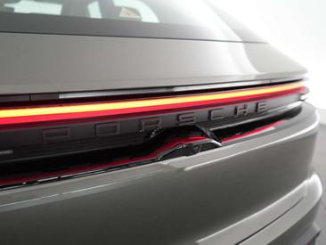 Porsche Macan 4S — photo 41