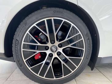 Porsche Taycan 4S — photo 7