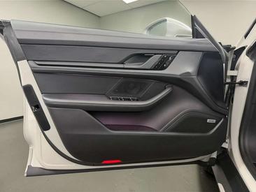 Porsche Taycan Turbo — photo 9