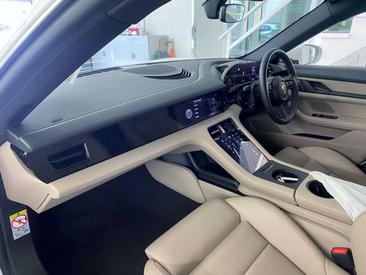 Porsche Taycan 4S — photo 12