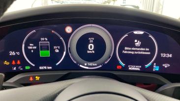 Porsche Taycan Turbo — photo 12