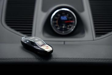 Porsche Macan Electrique Turbo — photo 25