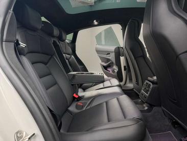 Porsche Taycan Turbo — photo 17