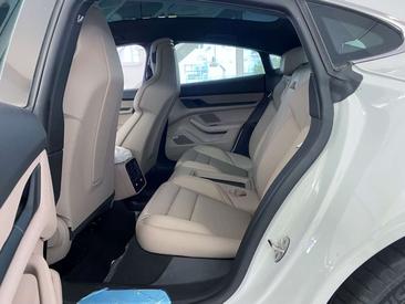 Porsche Taycan 4S — photo 17