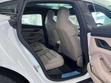 Porsche Taycan 4S — photo 18