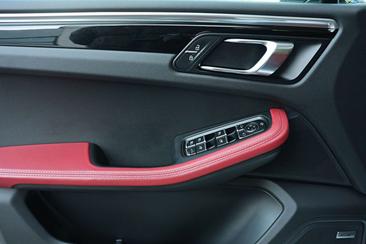 Porsche Macan Electrique T — photo 23
