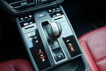 Porsche Macan Electrique T — photo 24