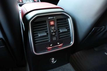 Porsche Macan Electrique T — photo 25