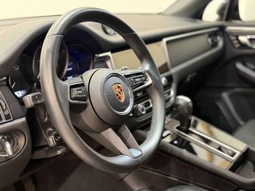 Porsche Macan Base — photo 15