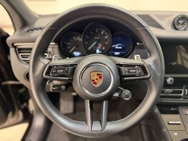 Porsche Macan Base — photo 16