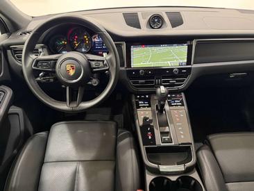 Porsche Macan Base — photo 18