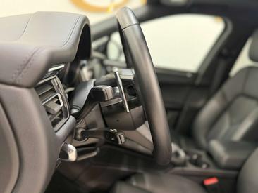 Porsche Macan Base — photo 20