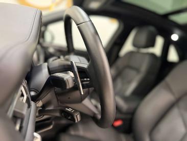 Porsche Macan Base — photo 21