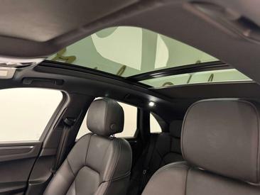 Porsche Macan Base — photo 23