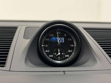 Porsche Macan Base — photo 27