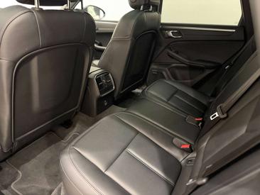 Porsche Macan Base — photo 30