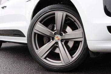 Porsche Macan Electrique — photo 37
