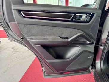 Porsche Cayenne III GTS — photo 31