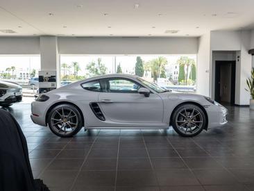 Porsche 718 Cayman — photo 6