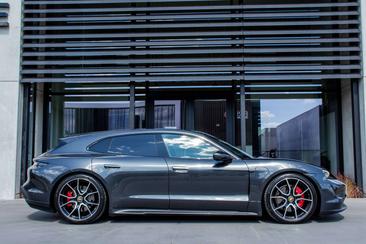 Porsche Taycan 4S — photo 9