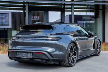 Porsche Taycan 4S — photo 10