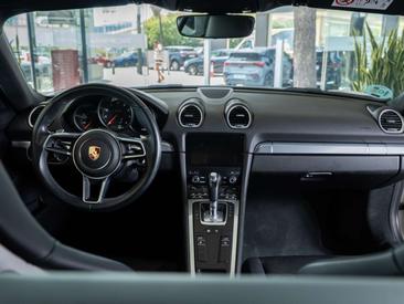 Porsche 718 Cayman — photo 11