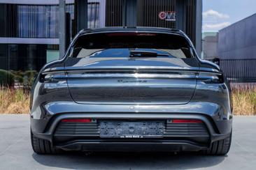 Porsche Taycan 4S — photo 11