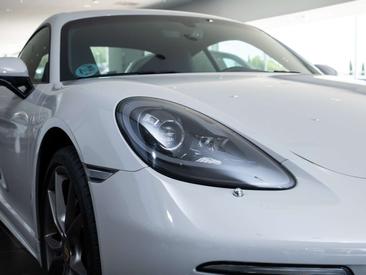 Porsche 718 Cayman — photo 12